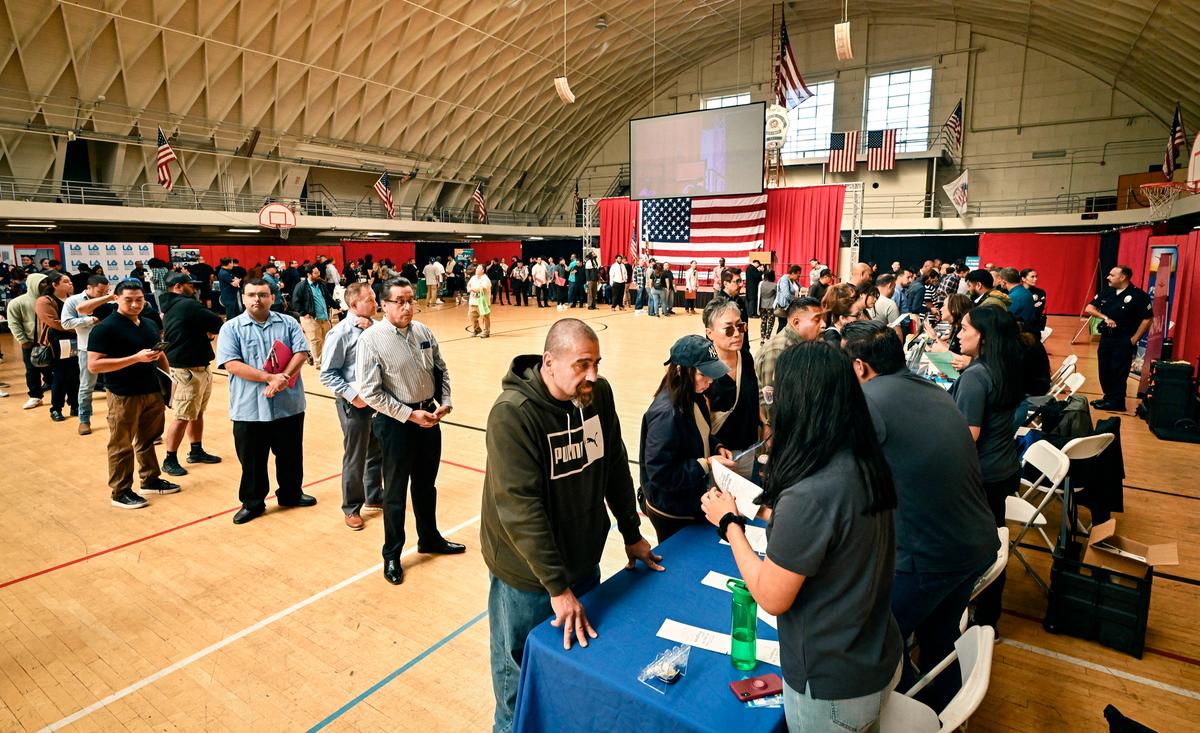 How the Job Market Is Faring as Fed Shifts Focus to Employment thumbnail