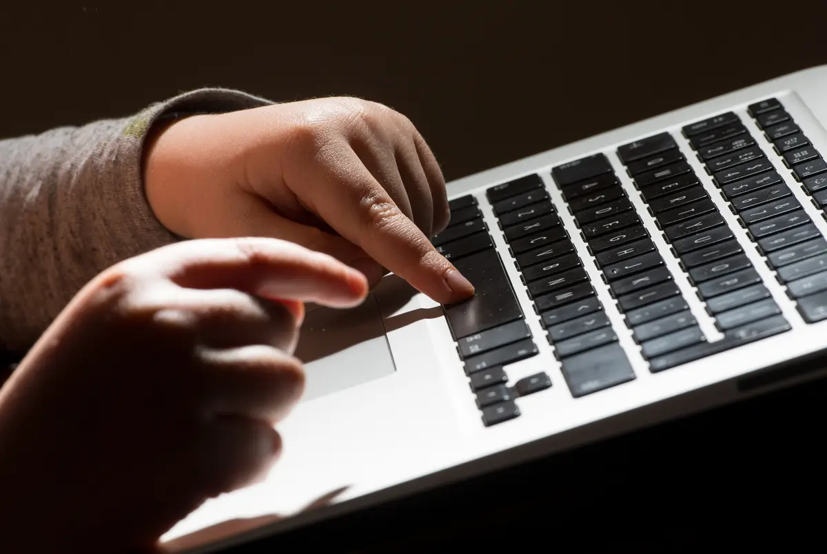 Judge Blocks Part of Texas Online Child Safety Law Over Free Speech Concerns thumbnail